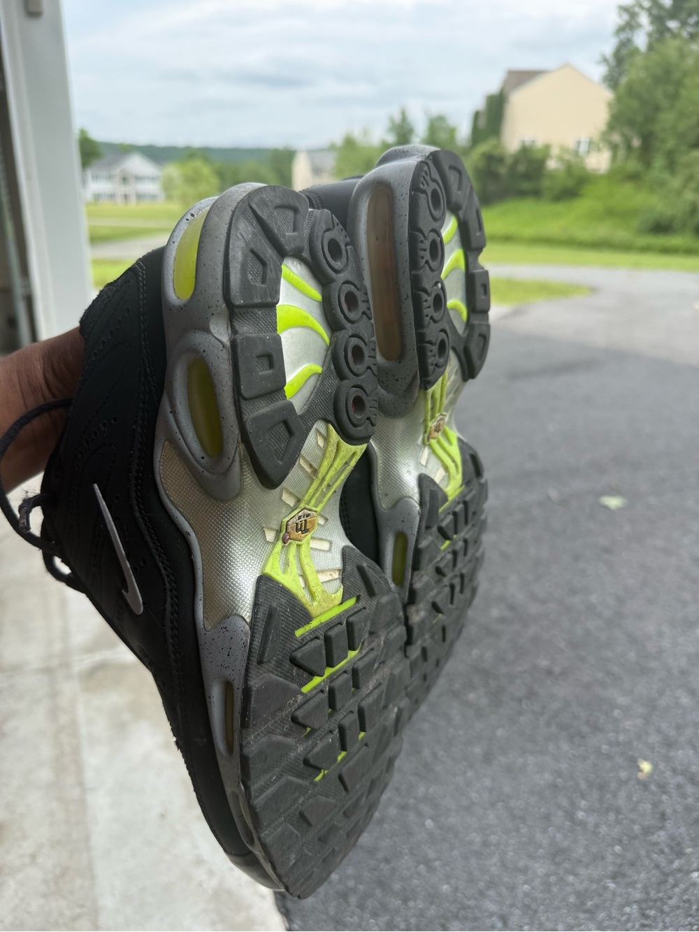 Nike Men's Black Athletic Sneakers with Gray Sole - Picture 3 of 5